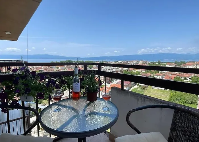 Stunning Lake And Mountain Views - Velkoski Apartments