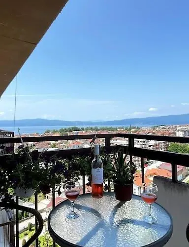 Stunning Lake And Mountain Views - Velkoski Apartments