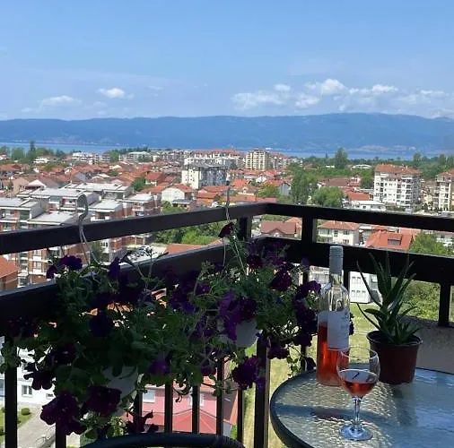 Stunning Lake And Mountain Views - Velkoski Apartments